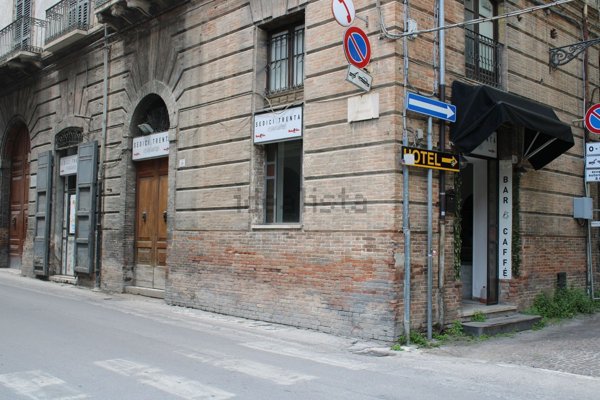 locale commerciale in vendita a Teramo in zona Centro Città
