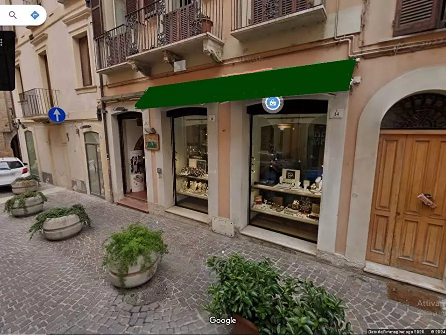 locale commerciale in vendita a Teramo