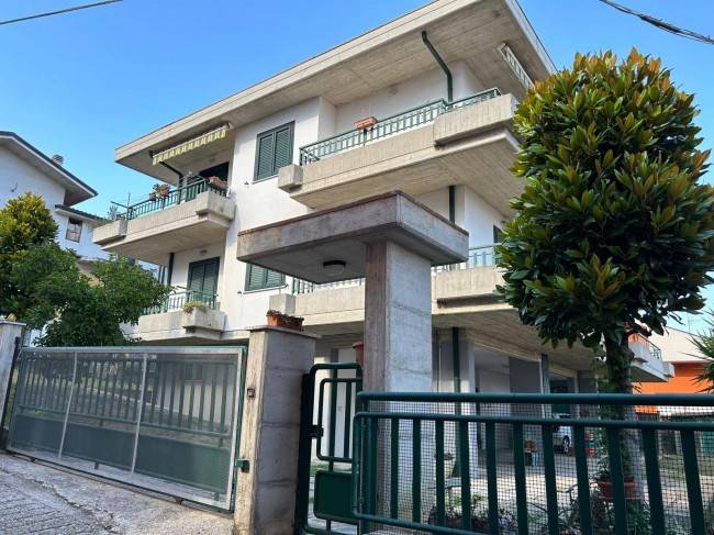 casa indipendente in vendita a Teramo in zona Nepezzano