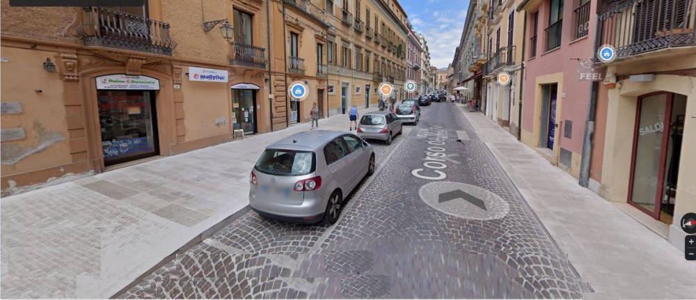 locale commerciale in vendita a Teramo in zona Centro Città