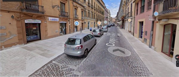 locale commerciale in vendita a Teramo in zona Centro Città