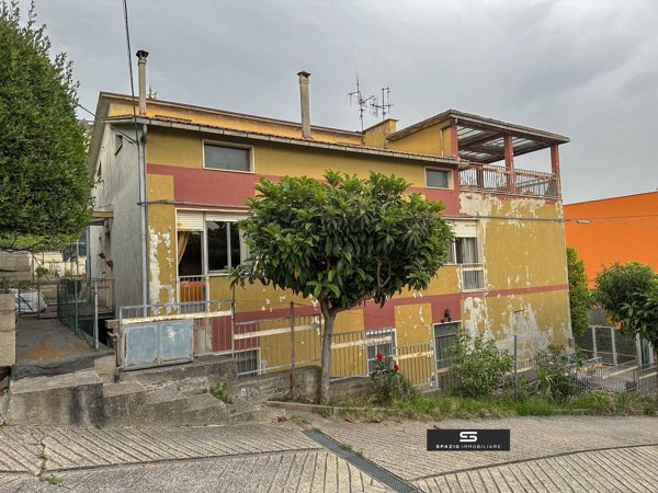 casa indipendente in vendita a Teramo in zona Colleatterrato Alto