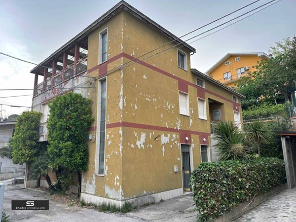 appartamento in vendita a Teramo in zona Colleatterrato Alto