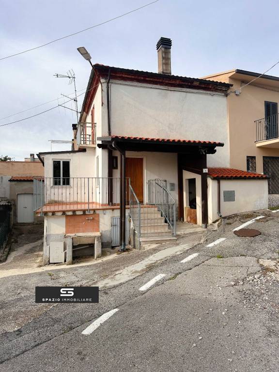 casa indipendente in vendita a Teramo in zona Magnanella