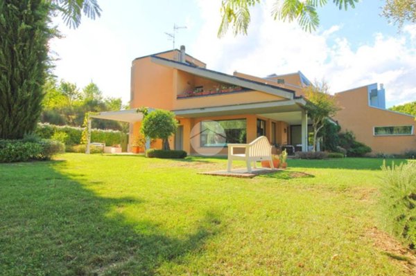 casa indipendente in vendita a Teramo in zona Centro Città