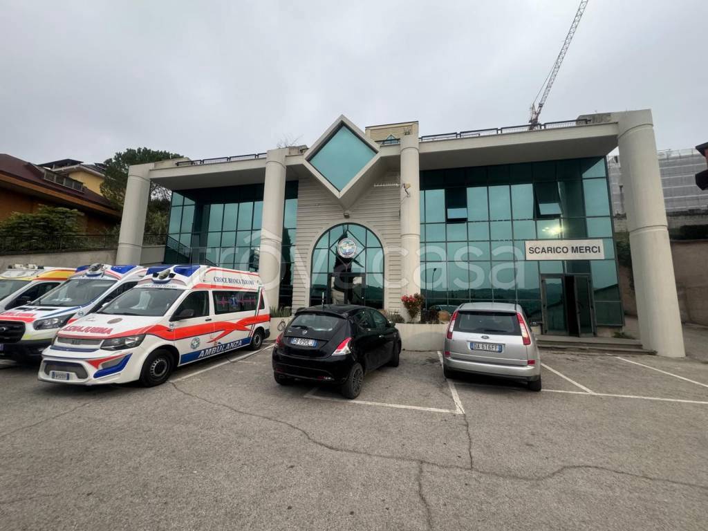 locale commerciale in vendita a Teramo in zona Centro Città