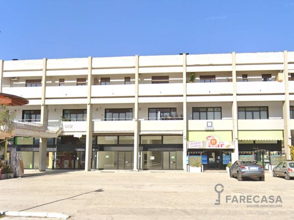 locale commerciale in vendita a Teramo in zona San Nicolò a Tordino