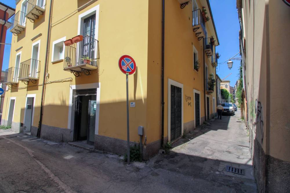 locale commerciale in vendita a Teramo in zona Centro Città