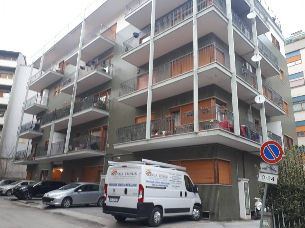 locale di sgombero in vendita a Teramo in zona Centro Città