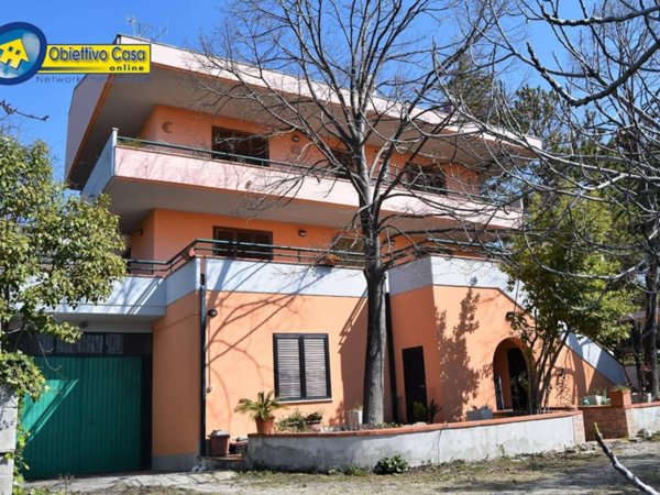 casa indipendente in vendita a Teramo