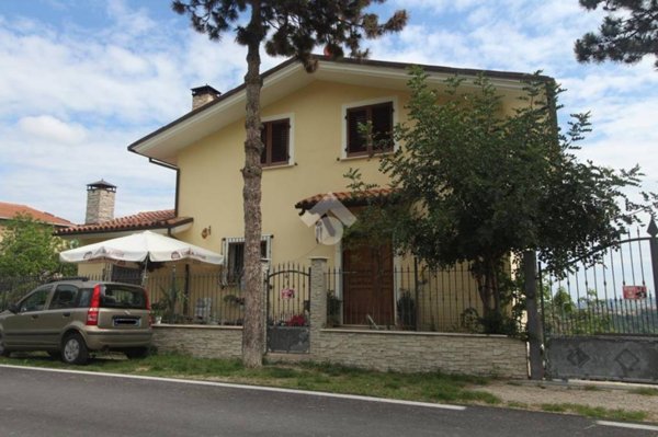 casa indipendente in vendita a Teramo in zona Rapino