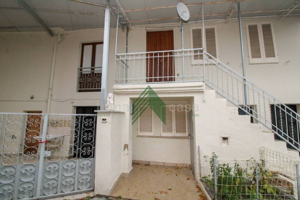 casa indipendente in vendita a Teramo in zona Villa Gesso