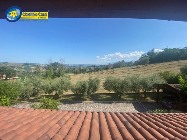 casa indipendente in vendita a Teramo in zona Cannelli