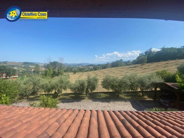 casa indipendente in vendita a Teramo in zona Cannelli