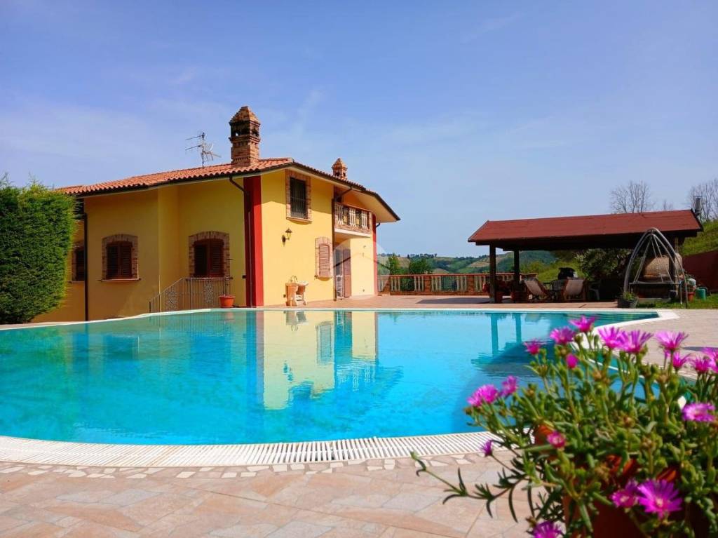 casa indipendente in vendita a Teramo in zona Centro Città