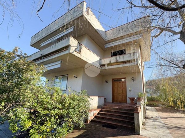 casa indipendente in vendita a Teramo in zona Centro Città