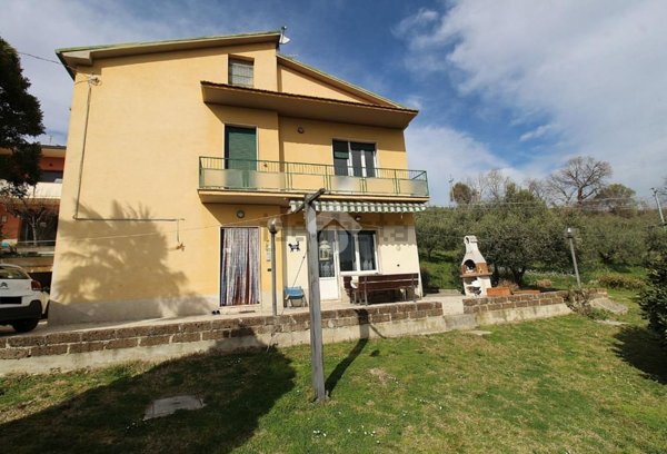 casa indipendente in vendita a Teramo in zona Nepezzano
