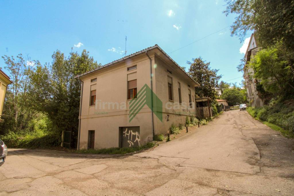 casa indipendente in vendita a Teramo in zona Centro Città