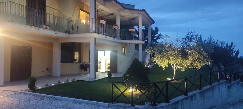 casa indipendente in vendita a Teramo