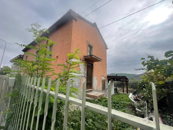 casa indipendente in vendita a Teramo in zona Centro Città