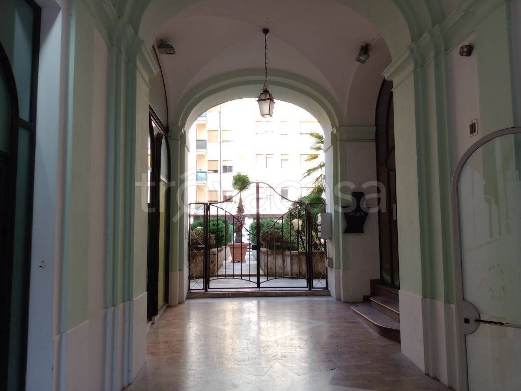 negozio in vendita a Teramo in zona Centro Città