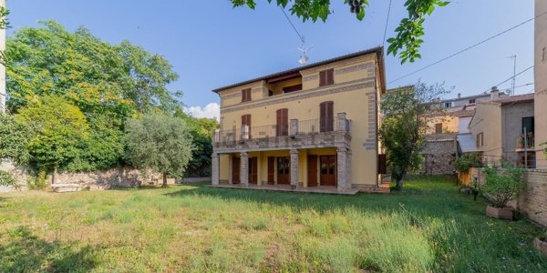 casa indipendente in vendita a Teramo in zona Centro Città