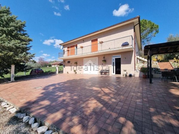 casa indipendente in vendita a Teramo in zona Villa Vomano
