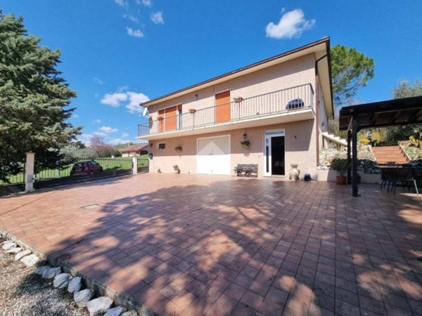 casa indipendente in vendita a Teramo in zona Villa Vomano
