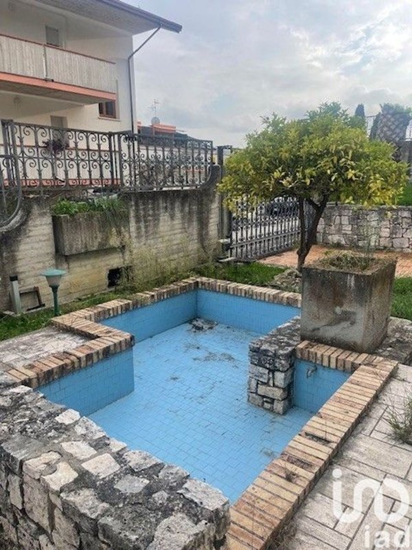 casa indipendente in vendita a Teramo