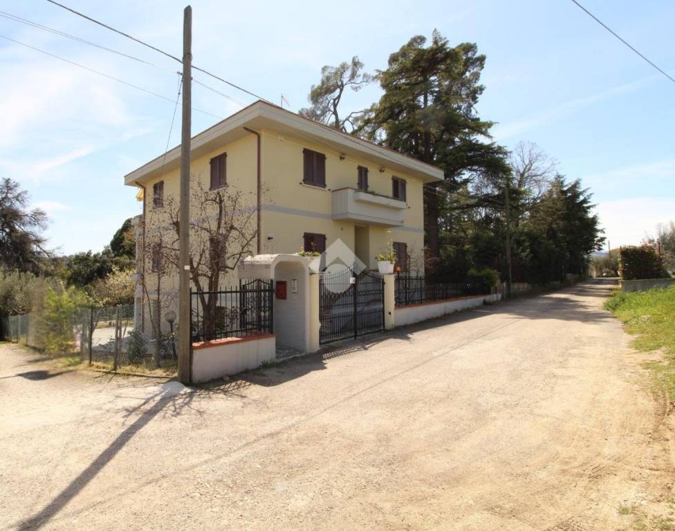 casa indipendente in vendita a Teramo
