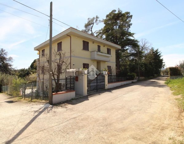 casa indipendente in vendita a Teramo
