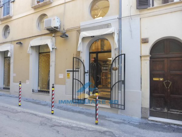 locale commerciale in vendita a Teramo in zona Centro Città