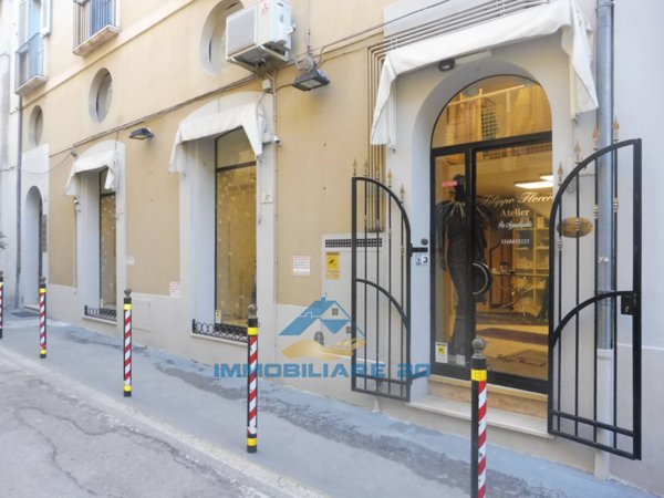 locale commerciale in vendita a Teramo in zona Centro Città