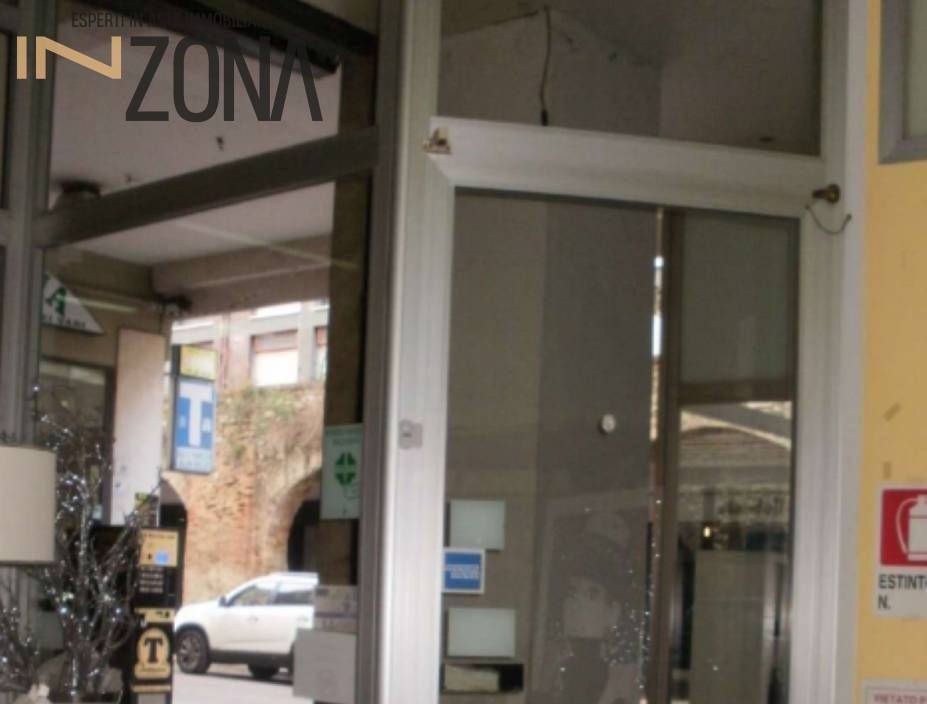 negozio in vendita a Teramo
