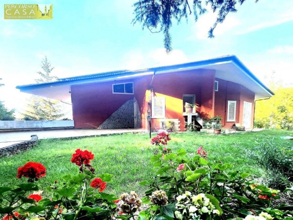 casa indipendente in vendita a Teramo in zona Tordinia