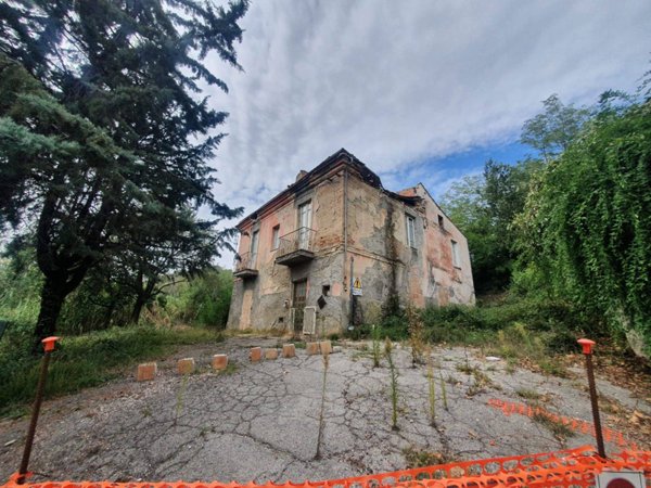 casa indipendente in vendita a Teramo