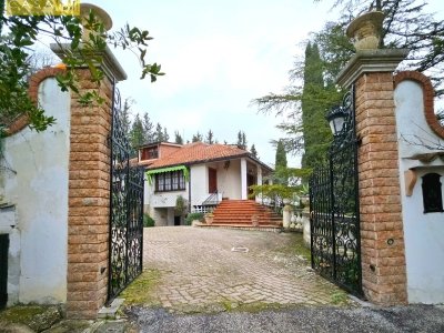 casa indipendente in vendita a Teramo in zona Contrada Scapriano