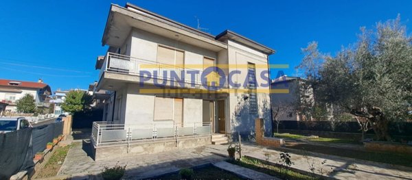 casa indipendente in vendita a Teramo in zona Centro Città