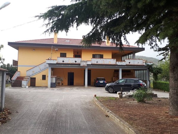 casa indipendente in vendita a Teramo in zona Frondarola