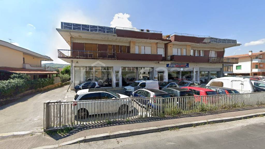 negozio in vendita a Teramo in zona Piano D'Accio