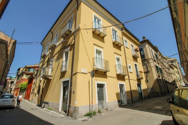 locale commerciale in vendita a Teramo in zona Centro Città