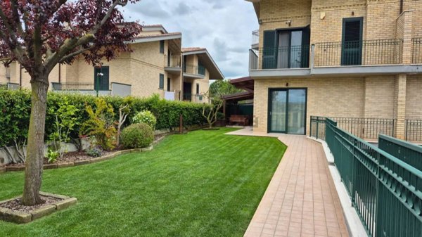 casa indipendente in vendita a Teramo in zona Nepezzano