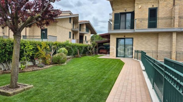 casa indipendente in vendita a Teramo in zona Nepezzano