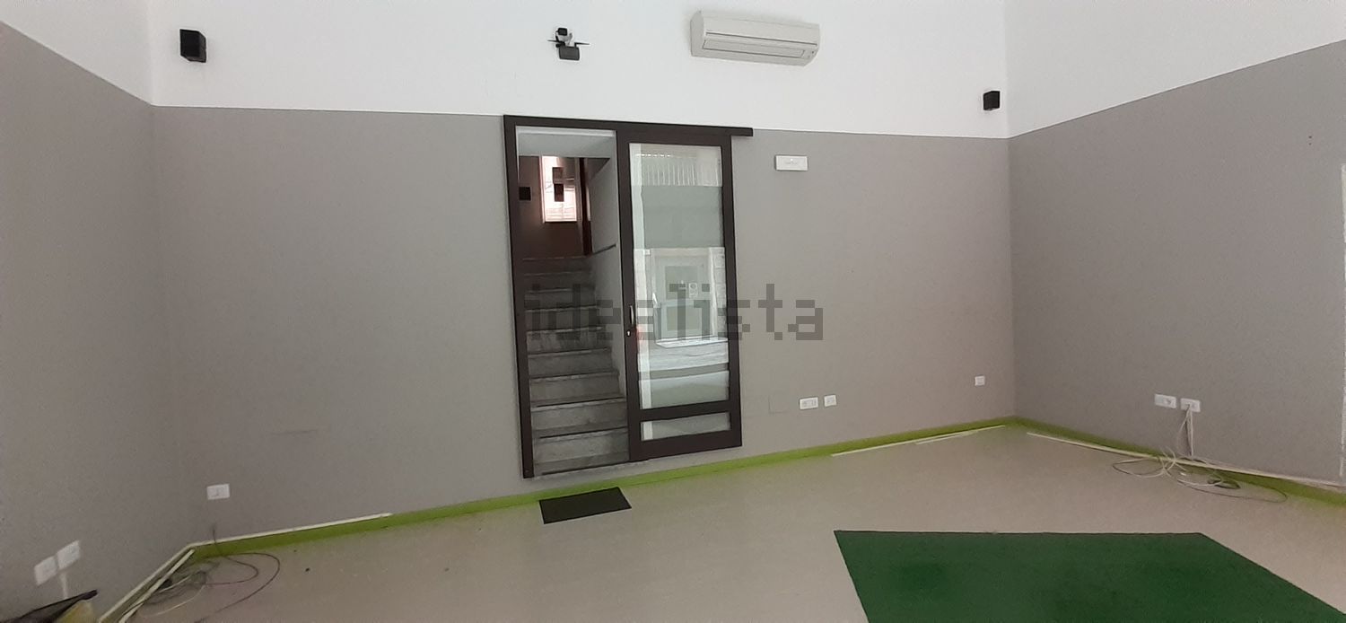 negozio in vendita a Teramo in zona Centro Città