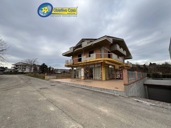 casa indipendente in vendita a Teramo in zona Villa Vomano