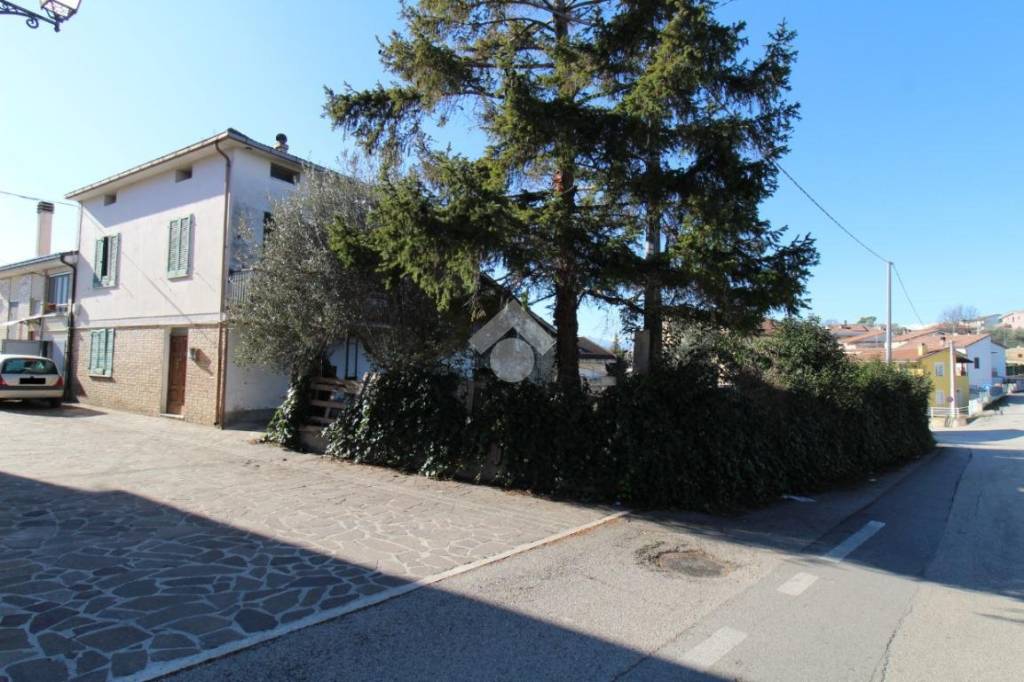 casa indipendente in vendita a Teramo in zona Nepezzano