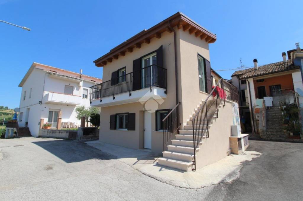 casa indipendente in vendita a Teramo