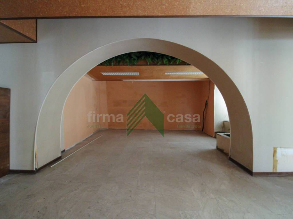 negozio in vendita a Teramo in zona Centro Città