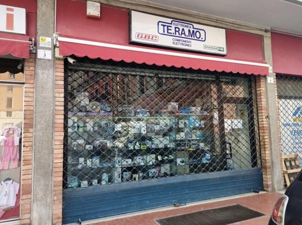 locale commerciale in vendita a Teramo in zona Centro Città