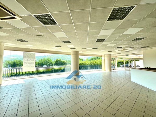 negozio in vendita a Teramo in zona Piano D'Accio
